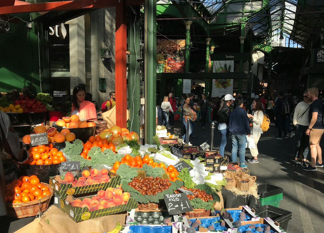 Framboises et mûres fraîches